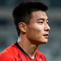 中超射手榜榜首武磊头像，身穿红色球衣的短发男球员侧脸特写。